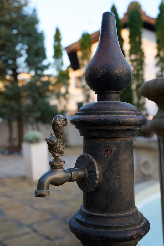 英国洋館スタジオ 地球屋｜リスの装飾が可愛い水回り