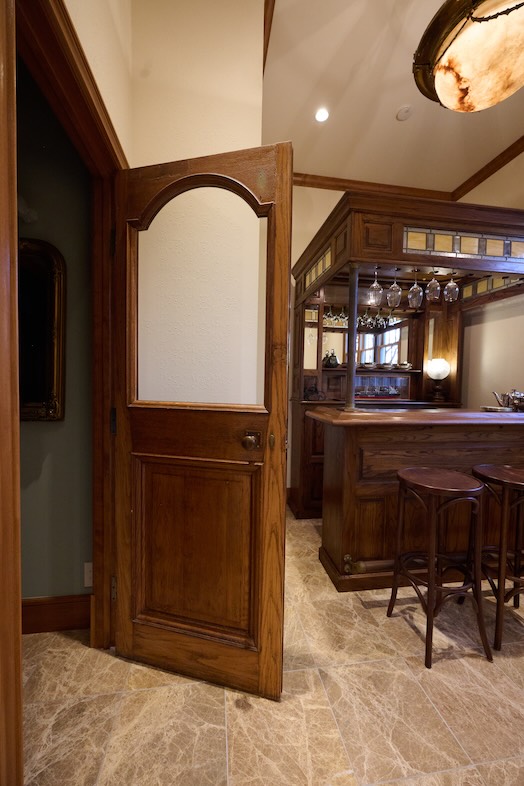 英国洋館スタジオ 地球屋｜【スターラインサロン】まるで英国の社交場のような空間