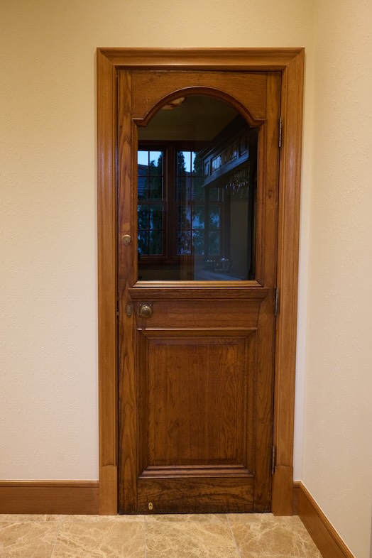 英国洋館スタジオ 地球屋｜【スターラインサロン】タイタニックを建造したスター・ライン本社で使用したとされるアンティークのドア