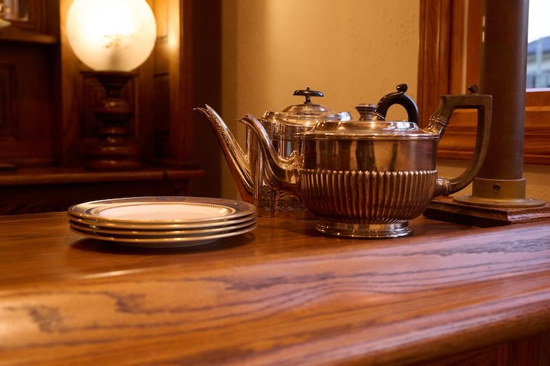 英国洋館スタジオ 地球屋｜【スターラインサロン】英国アンティークの食器と家具