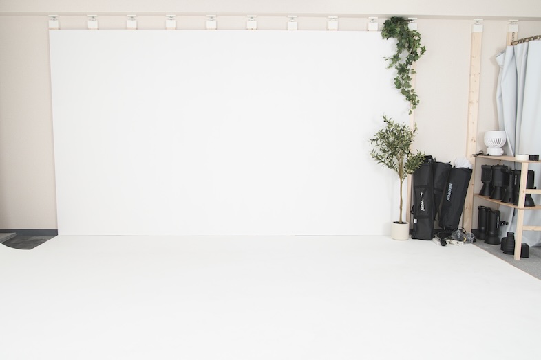 Studio ZONA 市ヶ谷店｜直角の白い壁もあるので、人物撮影から商品、対談、デモンストレーションまで幅広く対応可能