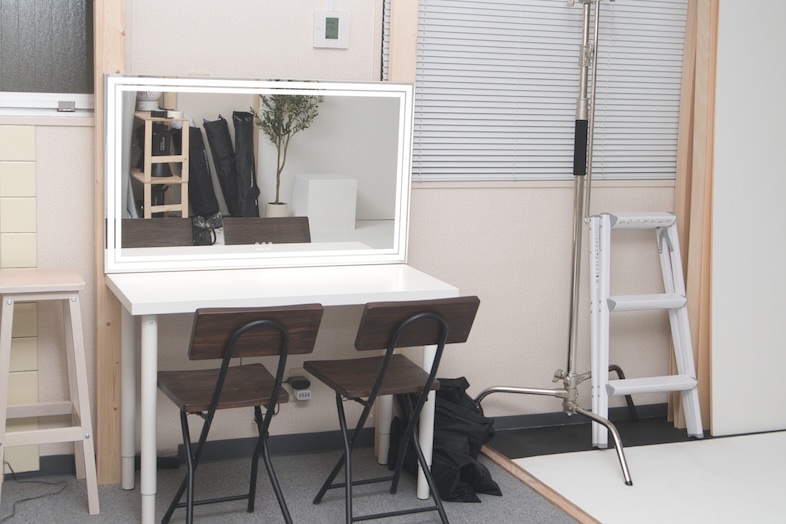 Studio ZONA 市ヶ谷店｜支度用に使えるメイクスペース