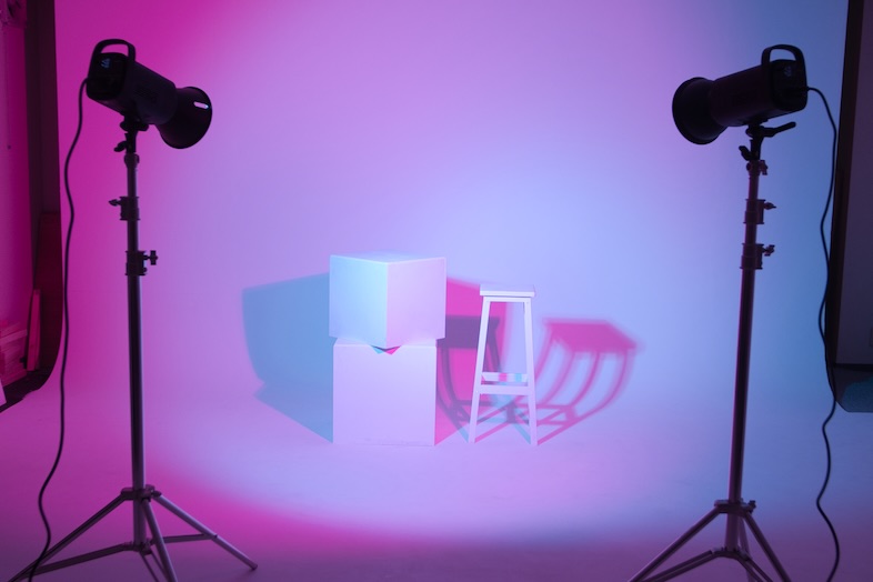 Studio ZONA 市ヶ谷店｜LEDライトやサイコロ、椅子などを使った撮影例