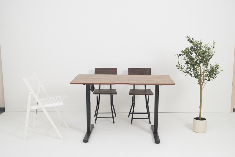 Studio ZONA 市ヶ谷店｜高速Wi-Fiやテーブル、椅子を完備しているので、トーク番組、セミナー、EC配信などもOK