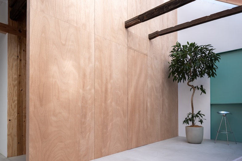 GREEN BOX IKEJIRI｜【1階スタジオ】南洋材を目透かし張り