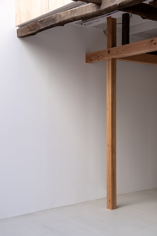 GREEN BOX IKEJIRI｜【1階スタジオ】柱とからめた撮影が可能