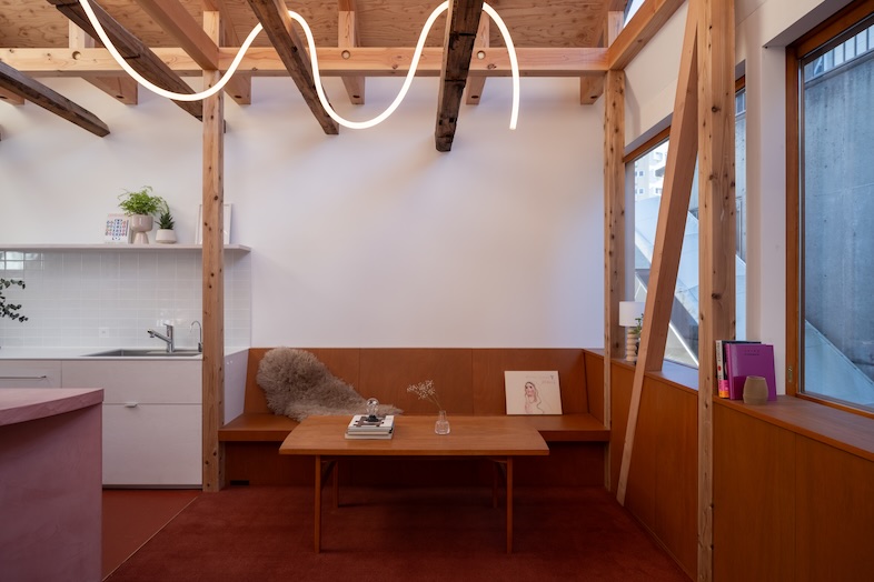 GREEN BOX IKEJIRI｜【2階大部屋】ソファエリアはリビングシーンの撮影やインタビューシーンに