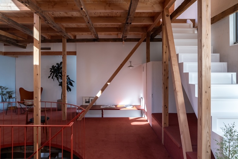 GREEN BOX IKEJIRI｜【2階大部屋】コテ押さえの壁