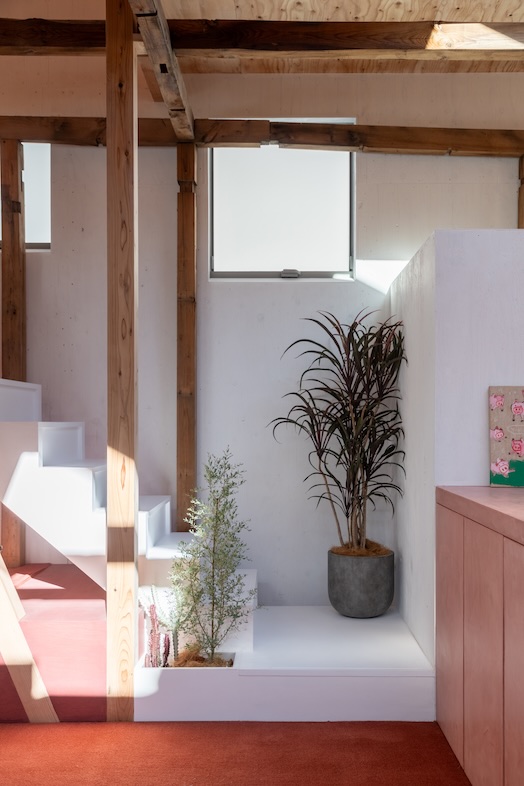 GREEN BOX IKEJIRI｜【2階大部屋】階段部