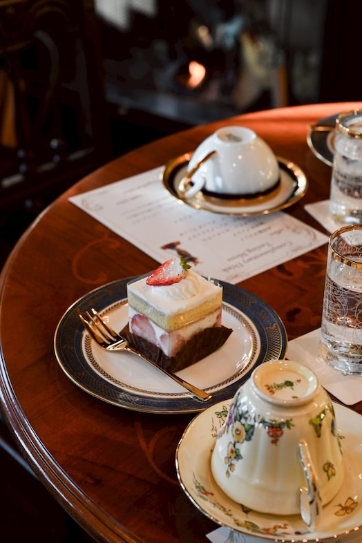 英国洋館スタジオ 地球屋｜【ヴィクトリアサロン】カフェ、レストランシーンの撮影に最適