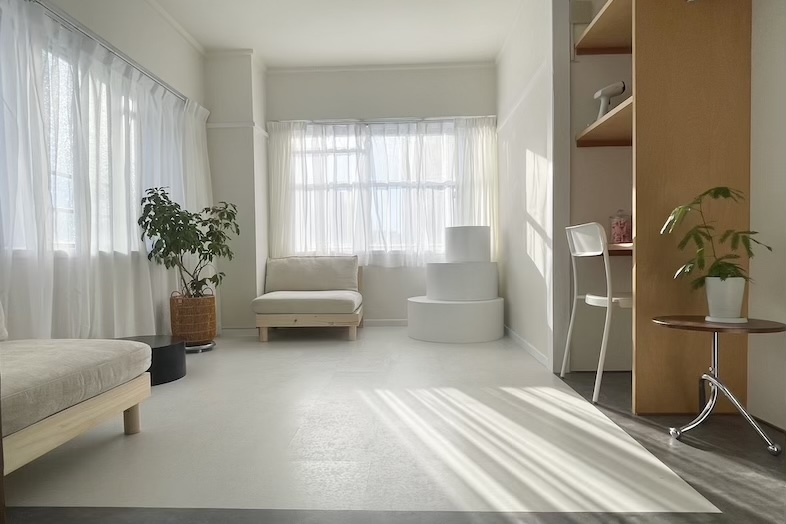 studio jane 水道橋スタジオ｜【White room】白壁・白床に自然光が回り込む、抜けのある空間