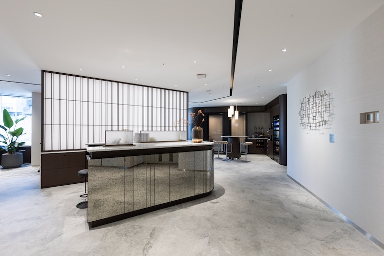 The Executive Centre セルリアンタワー｜奥行きを活かした構図は導入シーンなどの引きの撮影に最適