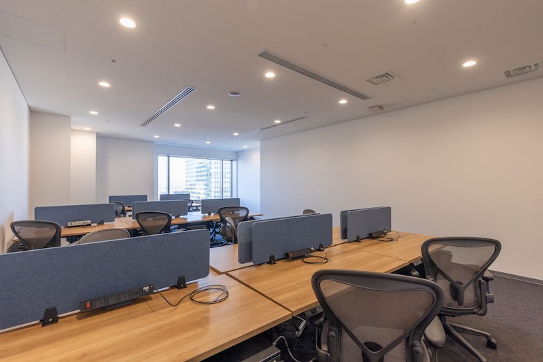 The Executive Centre セルリアンタワー｜均一な照明設計により、複数カメラでも色ブレしにくい空間