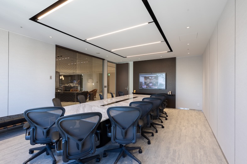The Executive Centre セルリアンタワー｜奥行きと人数感を活かせば緊張感ある企業シーンを作りやすい