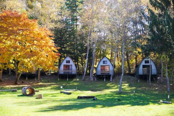 【CABIN】ホテルタイプのロッジのほか、コテージタイプのキャビンも有