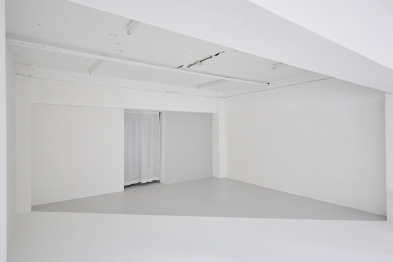 ライカムスタジオ｜ブランドイメージを邪魔しない白とグレーの空間