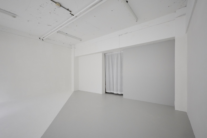 ライカムスタジオ｜仕切り付きで、控室や待機スペースとしても使えるエリアも有