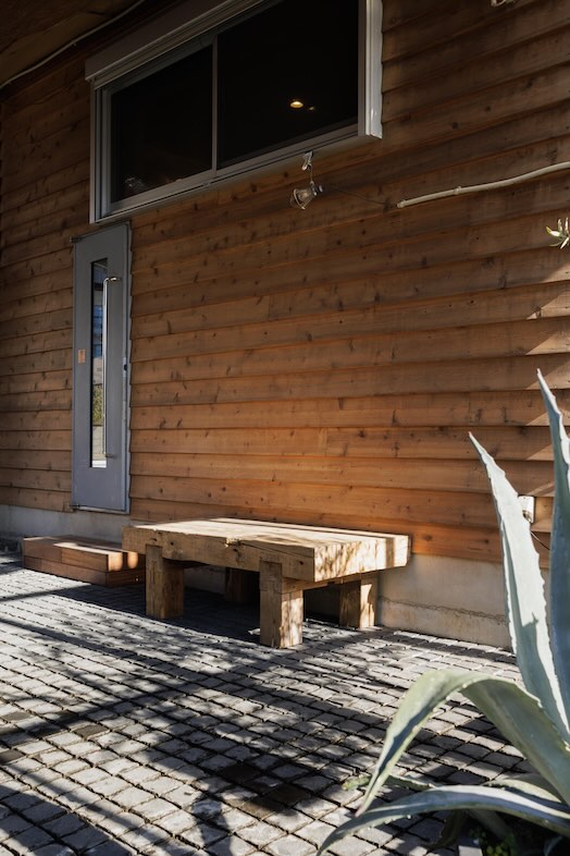 JF KUGENUMA STUDIO｜【入り口付近】カフェシーンやライフスタイル撮影ができるテラス