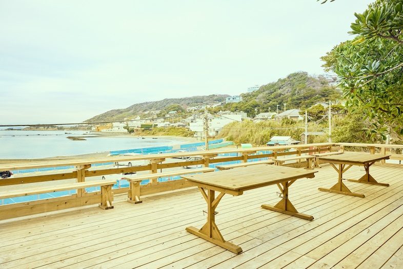 Studio Hanatombo｜【ウッドデッキ】海や自然を背景に撮影可能なウッドデッキ