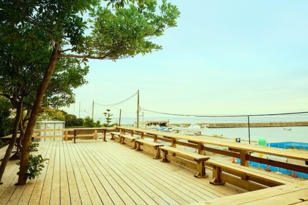 【ウッドデッキ】カフェシーンや対談撮影にも使いやすいテラスエリア