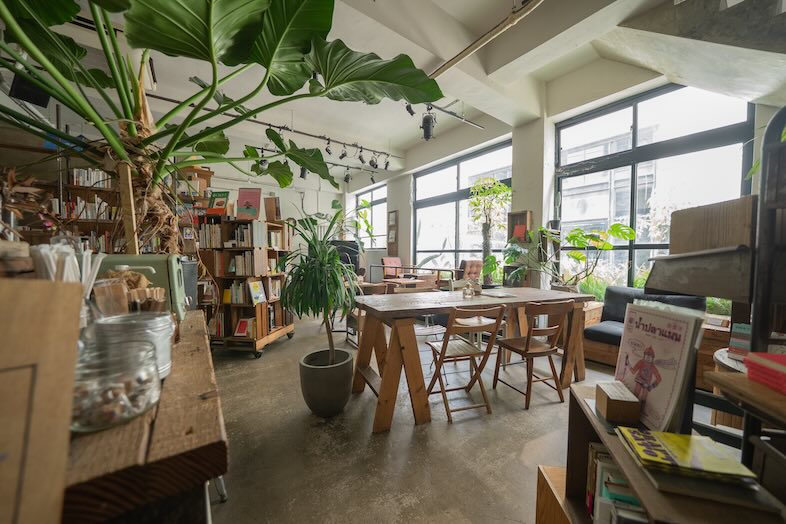 YUKUIDO KOBO｜周辺に系列ロケ地有：1F　ROUTE BOOKS