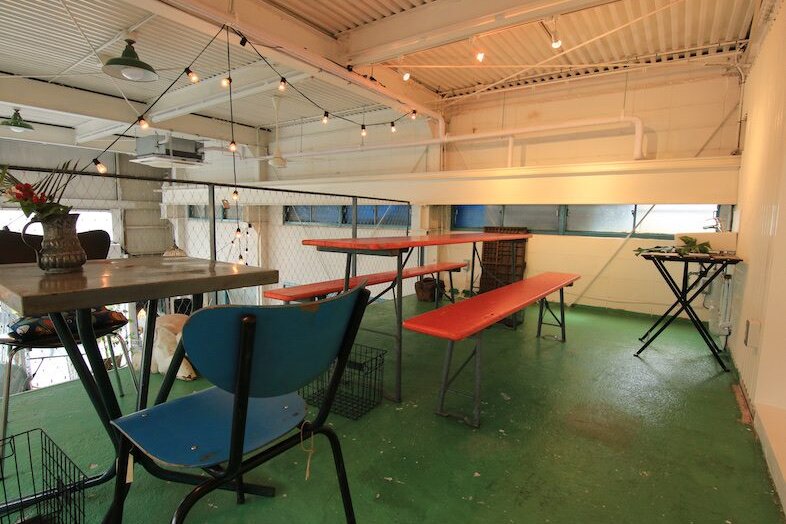 +h café / アッシュカフェ｜待合室や控室シーンの撮影に活用