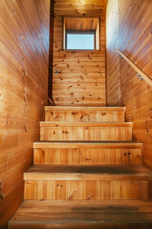 JF KUGENUMA STUDIO｜木に包まれた通路・階段