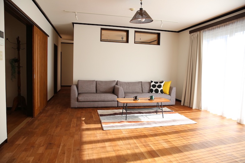 トンボハウススタジオ｜【リビング】人物の動きを活かした長回しや引きのカットにも◎