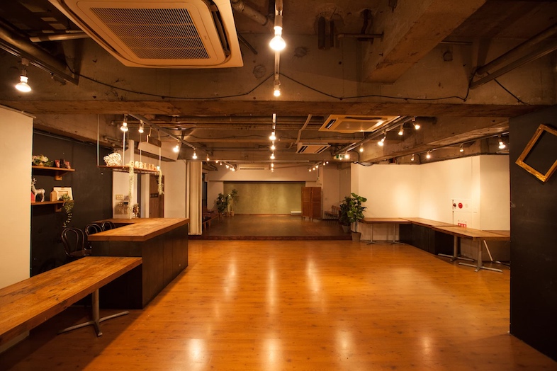 GOBLIN.千駄ヶ谷店｜オレンジの照明がロマンチックで温かな雰囲気を演出します