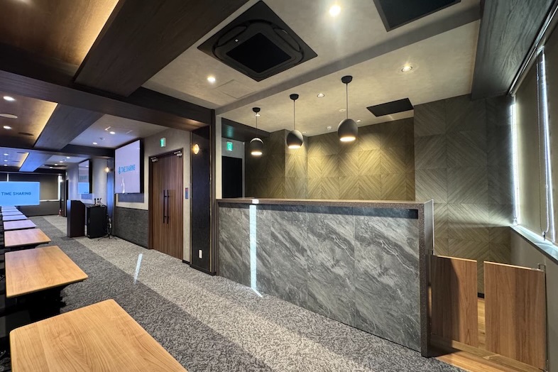 GOBLIN.新橋店 -LOUNGE-｜受付と会場の動線がスムーズなのも魅力