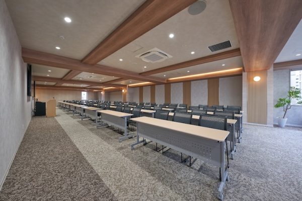 【4F メインフロア】最大150名収容可能な広々スペース