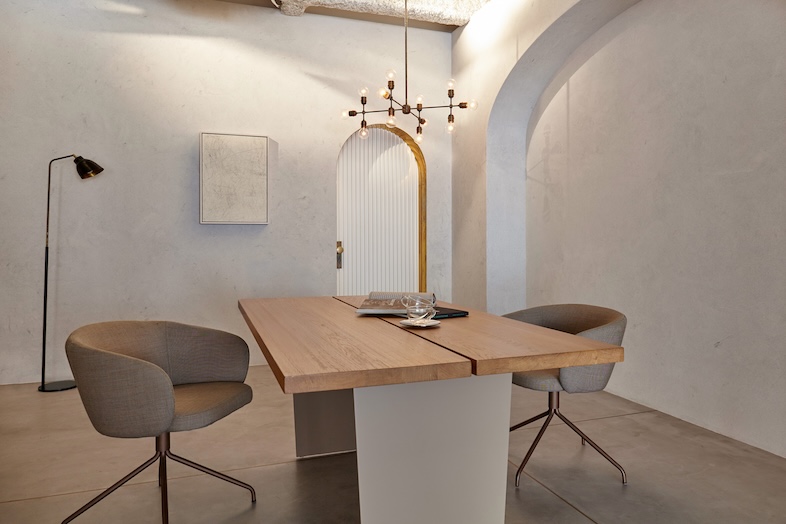 BASE STUDIO AOBADAI 2F +STYLE｜静謐な空間は、テーブルシーンや対談シーンの撮影にピッタリ