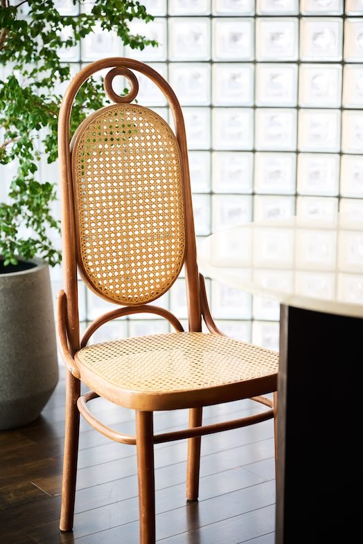 studio SPINDLE｜【WOOD FLOOR】人物や商品、アパレルなど、どの被写体にもフィットするアーチとグリーンの組み合わせ