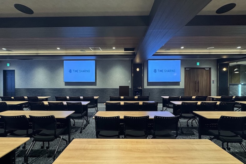 GOBLIN.新橋店 -LOUNGE-｜複数モニター完備だから社内研修や教材動画収録に最適