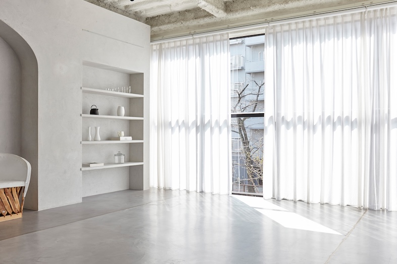 BASE STUDIO AOBADAI 2F +STYLE｜時間帯により光の表情が変わるのが魅力