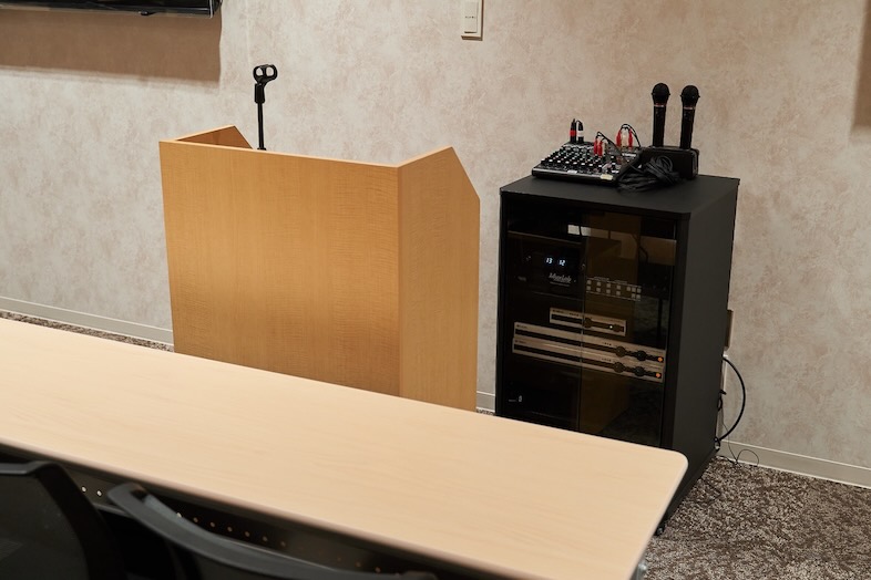 GOBLIN.新橋店 -OFFICE-｜【4F メインフロア】司会台・音響設備あり