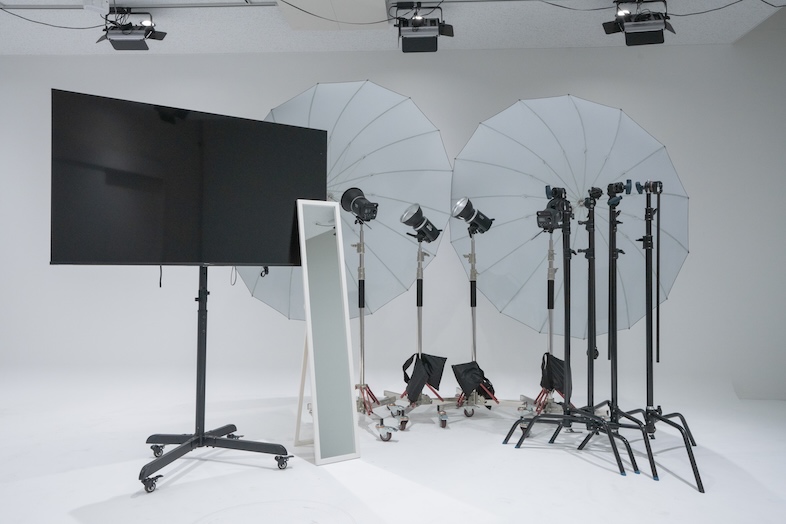 AAA Studio｜【.jpg】撮影機材やモニター完備