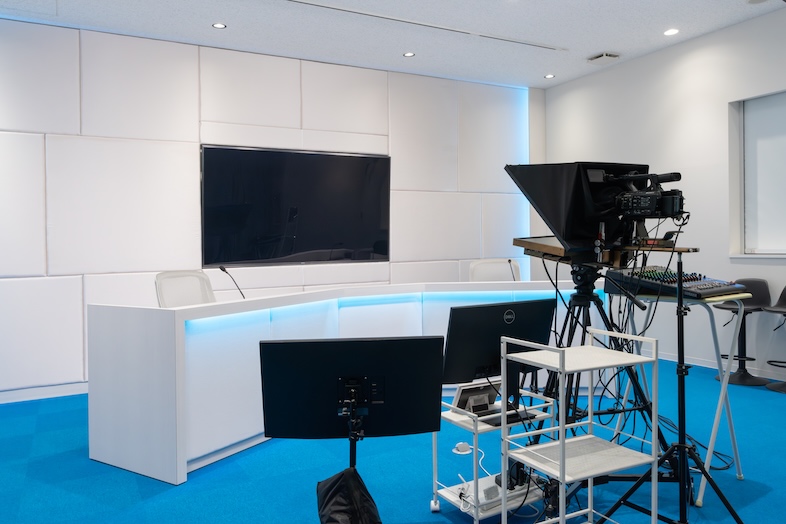 AAA Studio｜【.mp4】配信で機材等を設置しても余裕のあるスタジオ