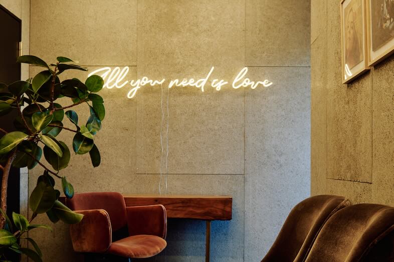 EAT PLAY WORKS｜ポートレートやライフスタイル系のワンカットに使いやすい