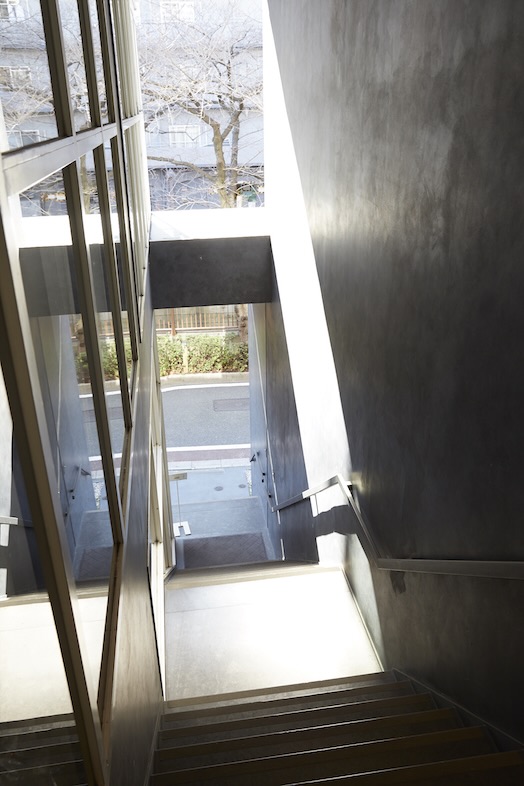 BASE STUDIO AOBADAI 2F +STYLE｜視線の抜けが良く、階段シーンやドラマカットにも最適