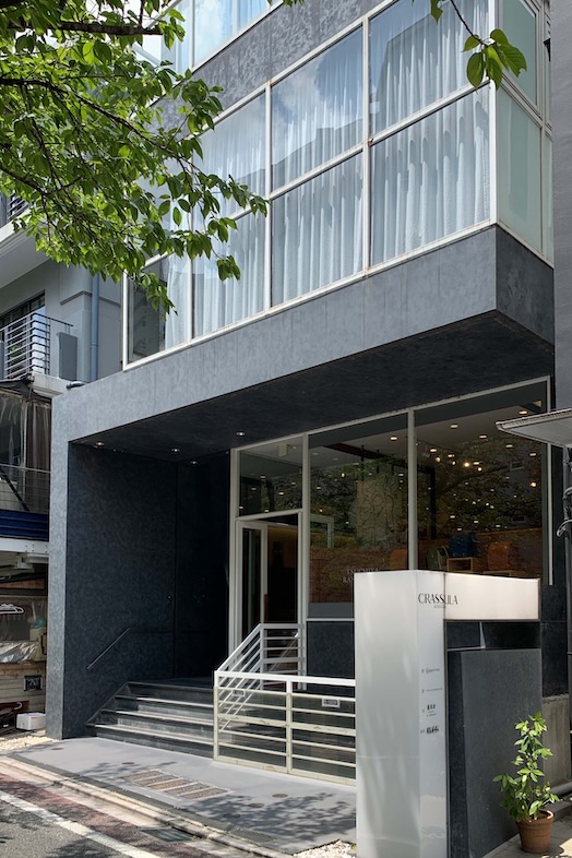 BASE STUDIO AOBADAI 2F +STYLE｜ハイエース駐車可能な車寄せ