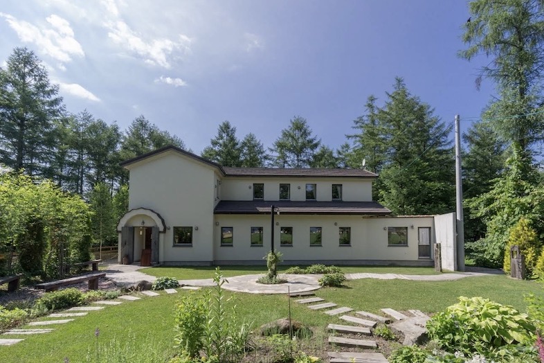 美瑛町十勝岳が一望できる森のレストラン｜北海道・美瑛の大自然と庭を有する、元レストランの一棟型ハウススタジオ