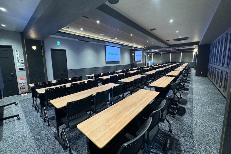 GOBLIN.新橋店 -LOUNGE-｜【5F メインフロア】スクール形式100名超