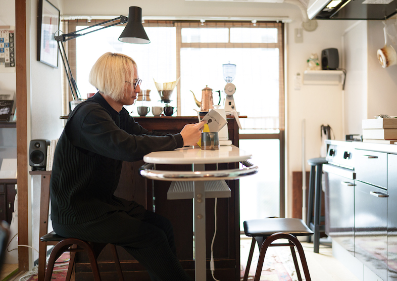 スタジオおざぶ｜カウンターを背景に撮影可能