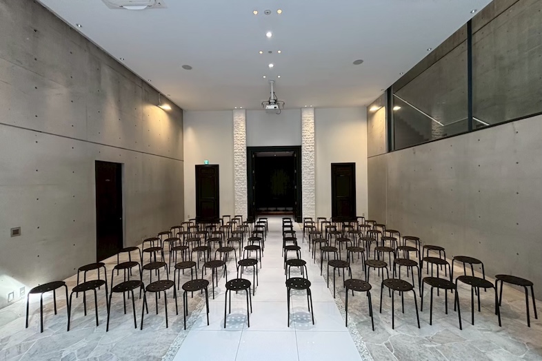 House of OMOTESANDO｜【Sky HALL (B1F)】シアター組みのレイアウト例 ※椅子持ち込み