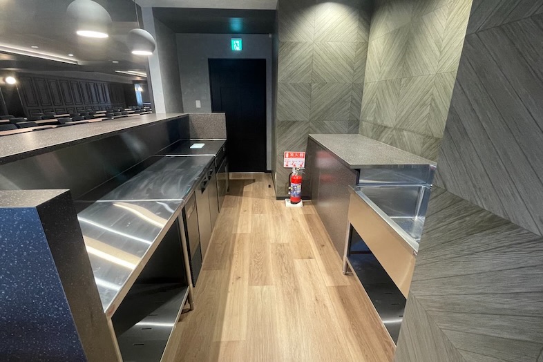 GOBLIN.新橋店 -LOUNGE-｜バーカウンターあり