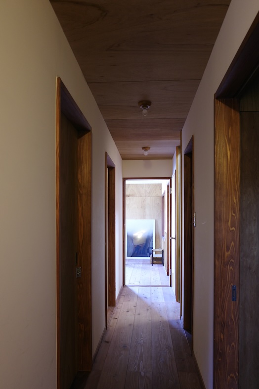 鎌倉スタジオオレンジ｜【1F 廊下】奥行きのある廊下構図では移動シーンや導線カットに