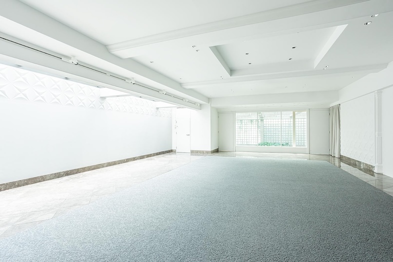 House of OMOTESANDO｜【White HALL (2F)】フロアごとに雰囲気が変わるため、同日で複数シーンの撮影が可能