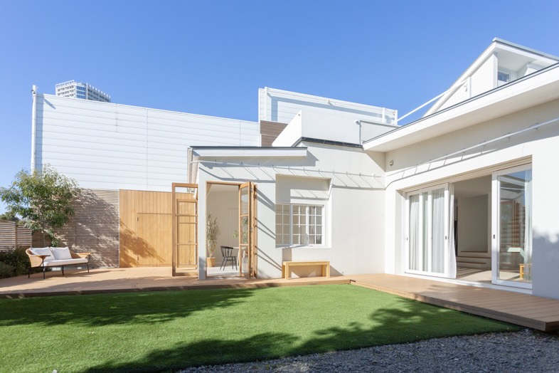 Studio Lemon&Lime｜【Lemon】ウッドデッキ&人工芝のガーデンスペース