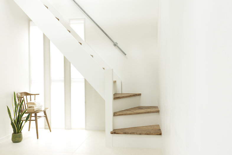 musako studio｜【2階】階段を使用した動きのある撮影に最適